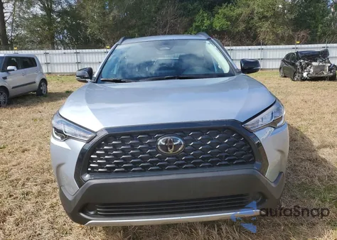 2025 Toyota Corolla Cross Le z USA, uszkodzony, nr VIN 7MUCAAAG4SV129988